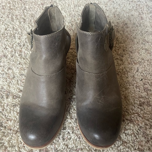 Antelope Brand Taupe Leatherr Cut Out Block Heel Ankle Boots With Buckle Size 38 - Picture 2 of 6